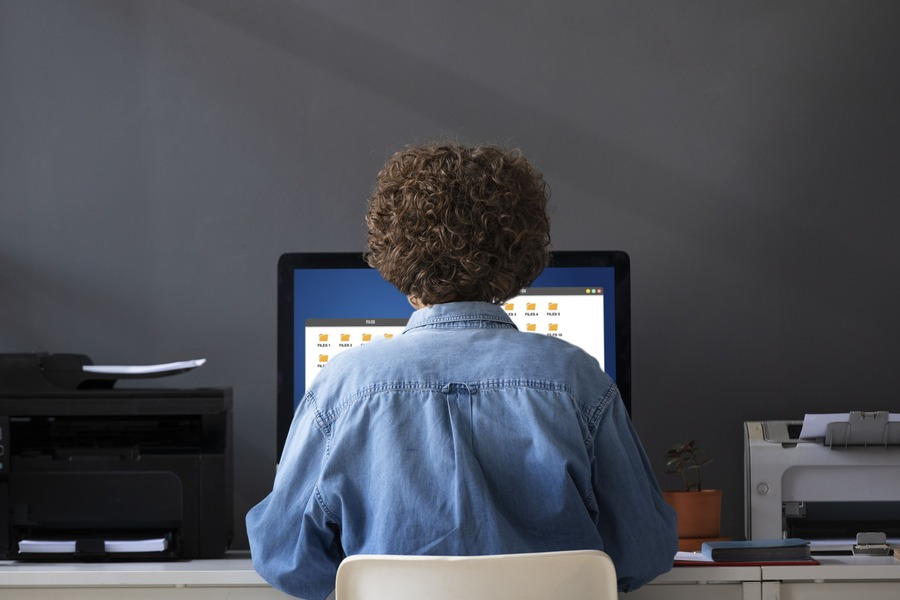 Как сохранить осанку: привычка 1. Осознанное положение тела во время работы